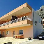 Two-bedroom With Sea View In Апартаменты Макарска