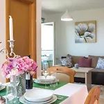 Two-bedroom With Sea View In דירה מאקרסקה