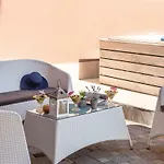 Two-bedroom With Sea View In דירה מאקרסקה