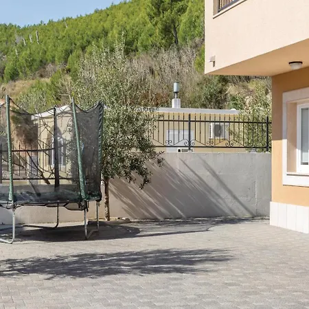 Lägenhet Two-bedroom With Sea View In