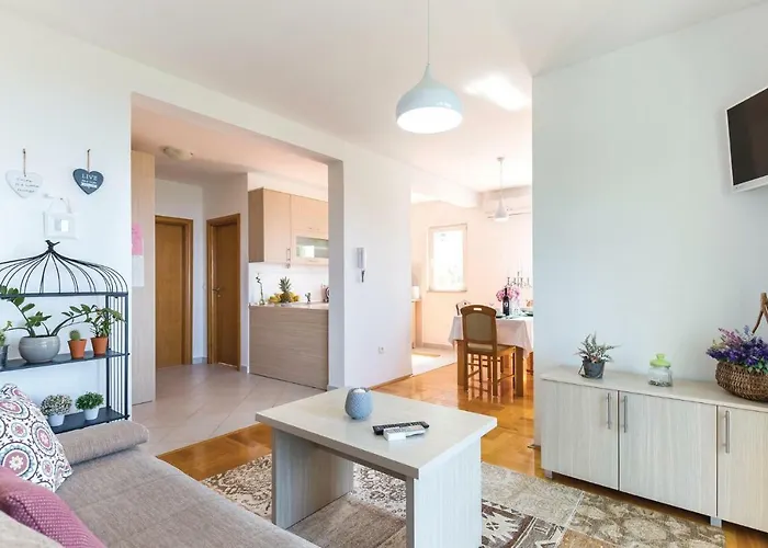 Two-bedroom With Sea View In Apartament