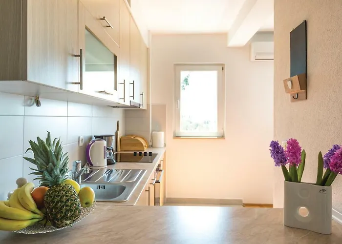 Two-bedroom With Sea View In Apartament *