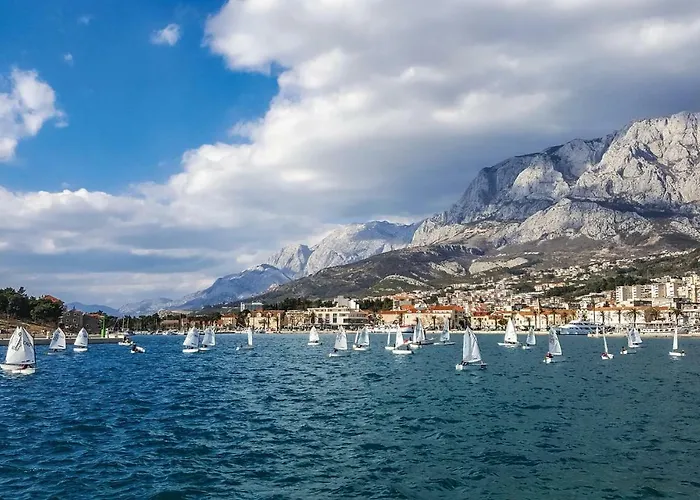 Two-bedroom With Sea View In Apartament Makarska