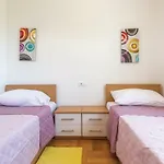 Two-bedroom With Sea View In Makarska