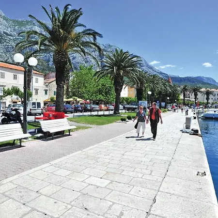 Apartmán 2 Bedroom Cozy Apartment In Makarska *