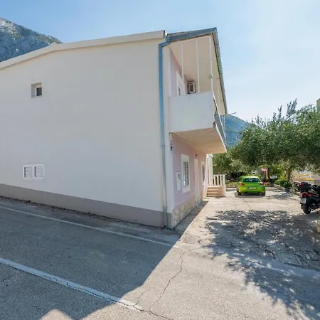 2 Bedroom Cozy Apartment In Makarska * Makarská