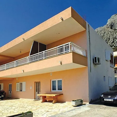 2 Bedroom Cozy Apartment In Makarska Apartmán Makarská