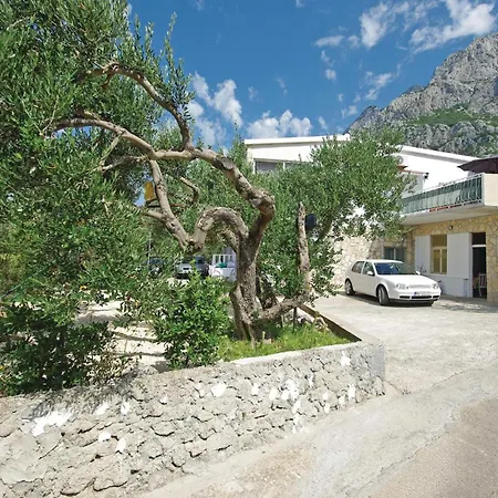 Apartmán 2 Bedroom Cozy Apartment In Makarska *