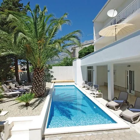 Apartmán 2 Bedroom Cozy Apartment In Makarska *
