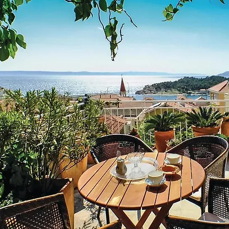 Two-bedroom With Sea View In Макарска