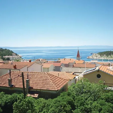 2 Bedroom Cozy Apartment In Makarska Apartmán