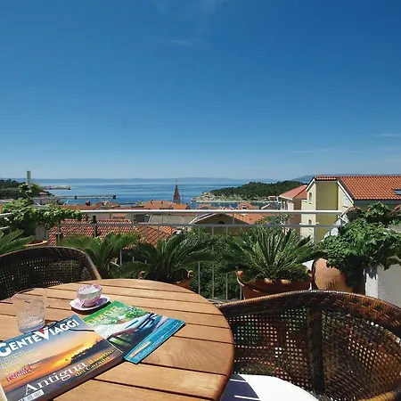 Apartmán 2 Bedroom Cozy Apartment In Makarska *