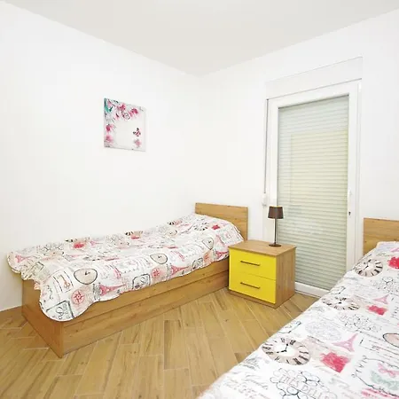 2 Bedroom Cozy In