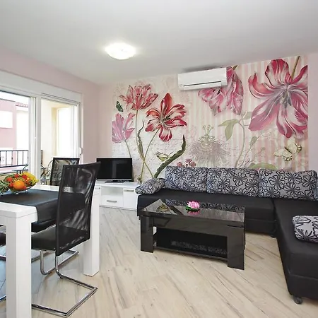 Apartmán Two-bedroom With Sea View In *