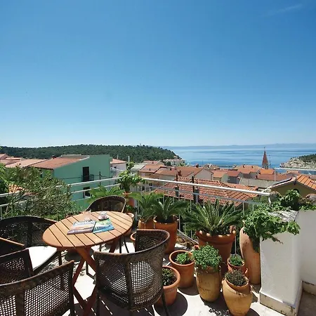 Apartmán 2 Bedroom Cozy Apartment In Makarska Makarská