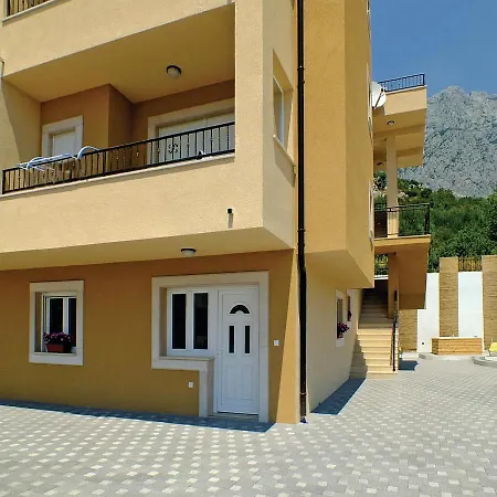 Apartmán 2 Bedroom Cozy Apartment In Makarska