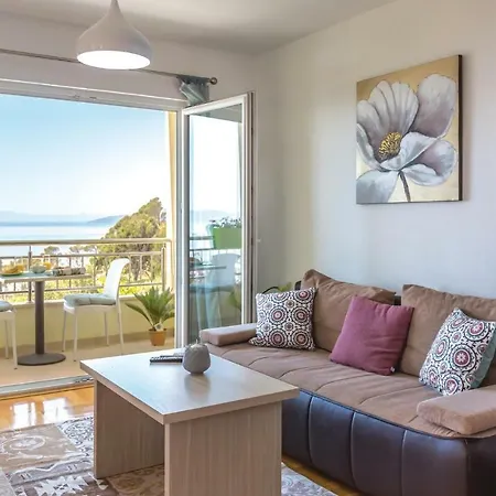 Two-bedroom With Sea View In * Макарска