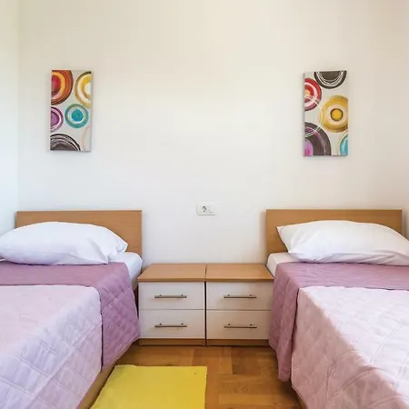 Two-bedroom With Sea View In Макарска