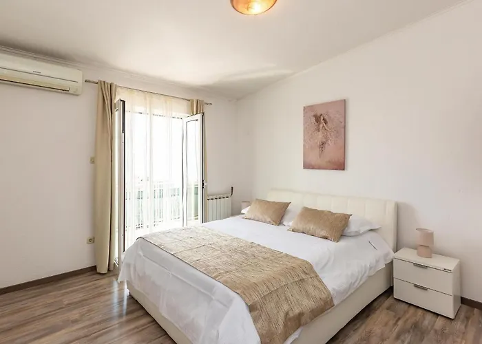 Two-bedroom With Sea View In * Makarska