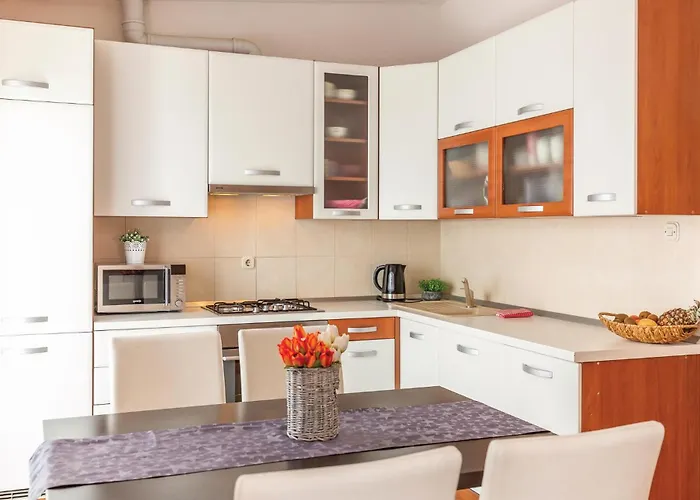 Two-bedroom With Sea View In Makarska