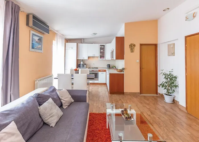 Apartman Two-bedroom With Sea View In *
