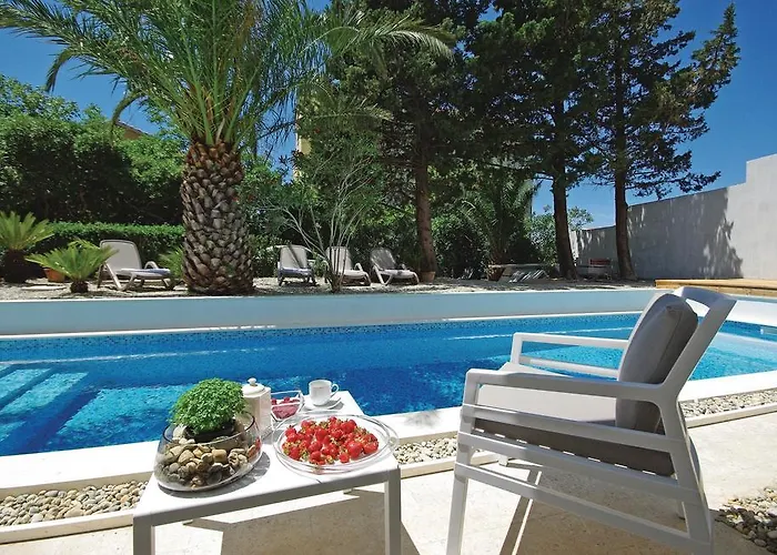 Two-bedroom With Sea View In Apartment Makarska