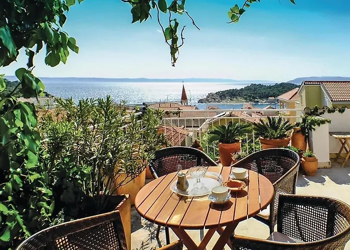 Two-bedroom With Sea View In Makarska