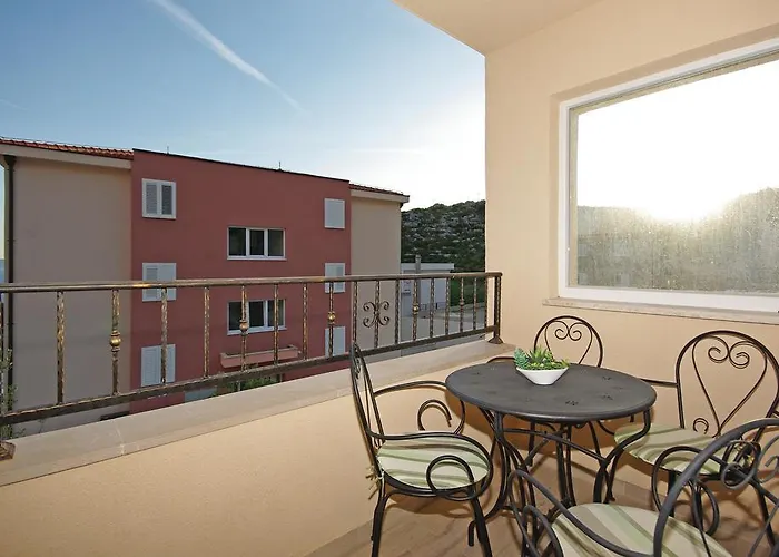 Two-bedroom With Sea View In Apartment Makarska