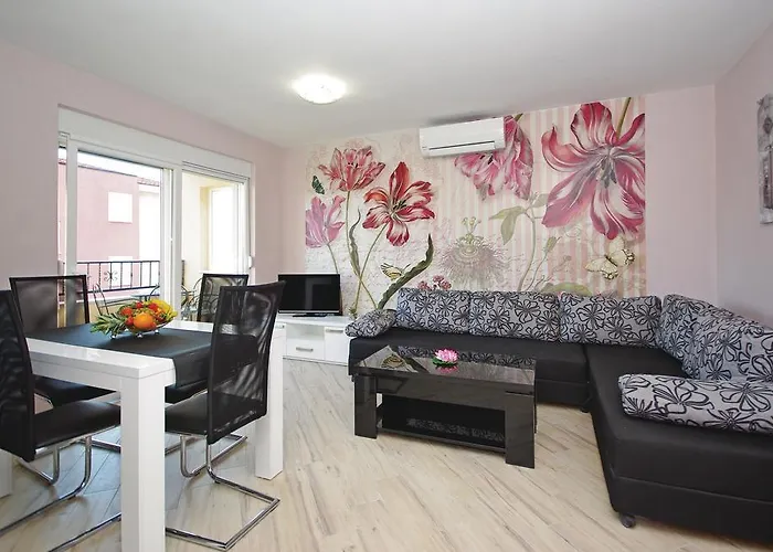 Apartman Two-bedroom With Sea View In *