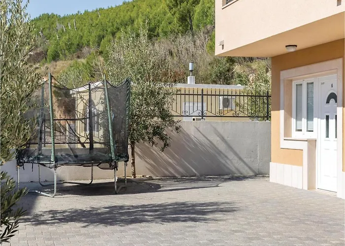 Apartment Two-bedroom With Sea View In