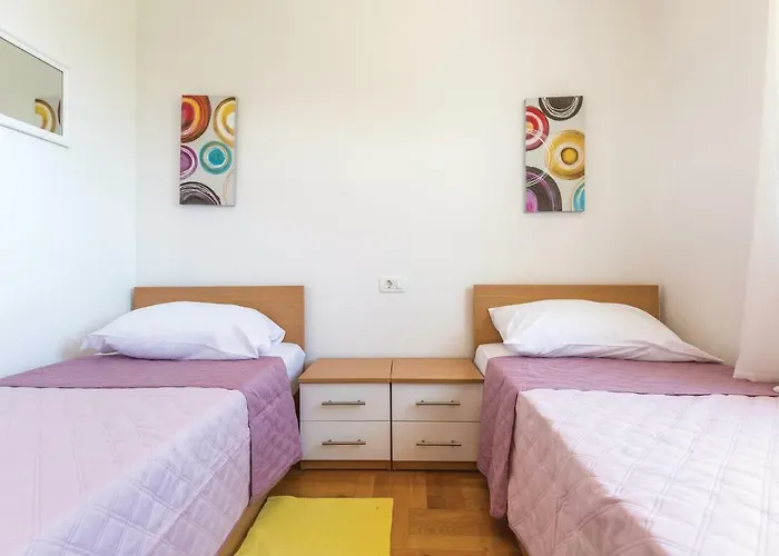 Two-bedroom With Sea View In Makarska