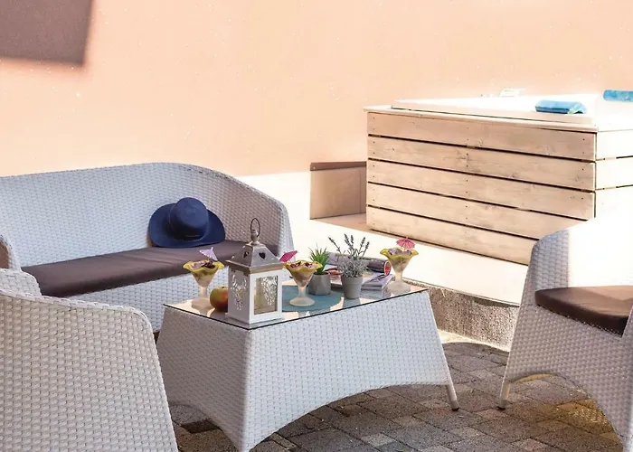 Two-bedroom With Sea View In Apartman Makarska