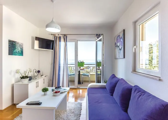 Two-bedroom With Sea View In *