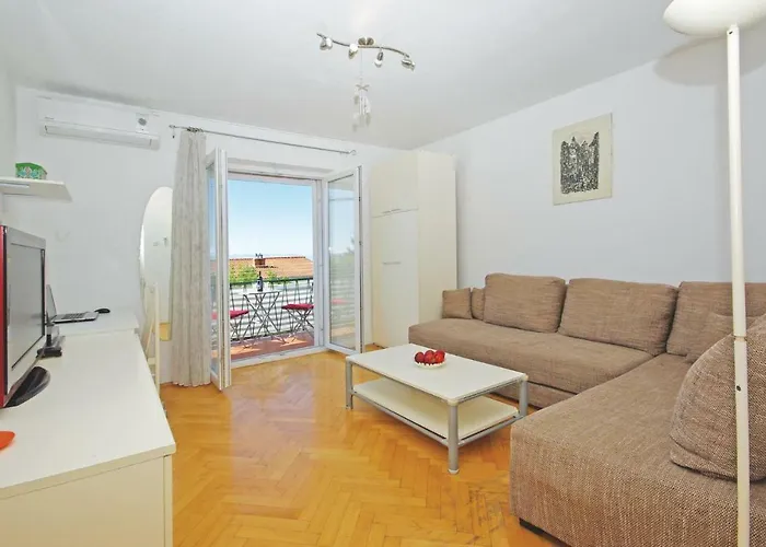 Apartment Two-bedroom With Sea View In Makarska