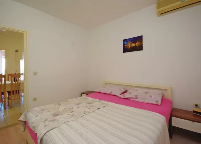 Two-bedroom With Sea View In Apartman *